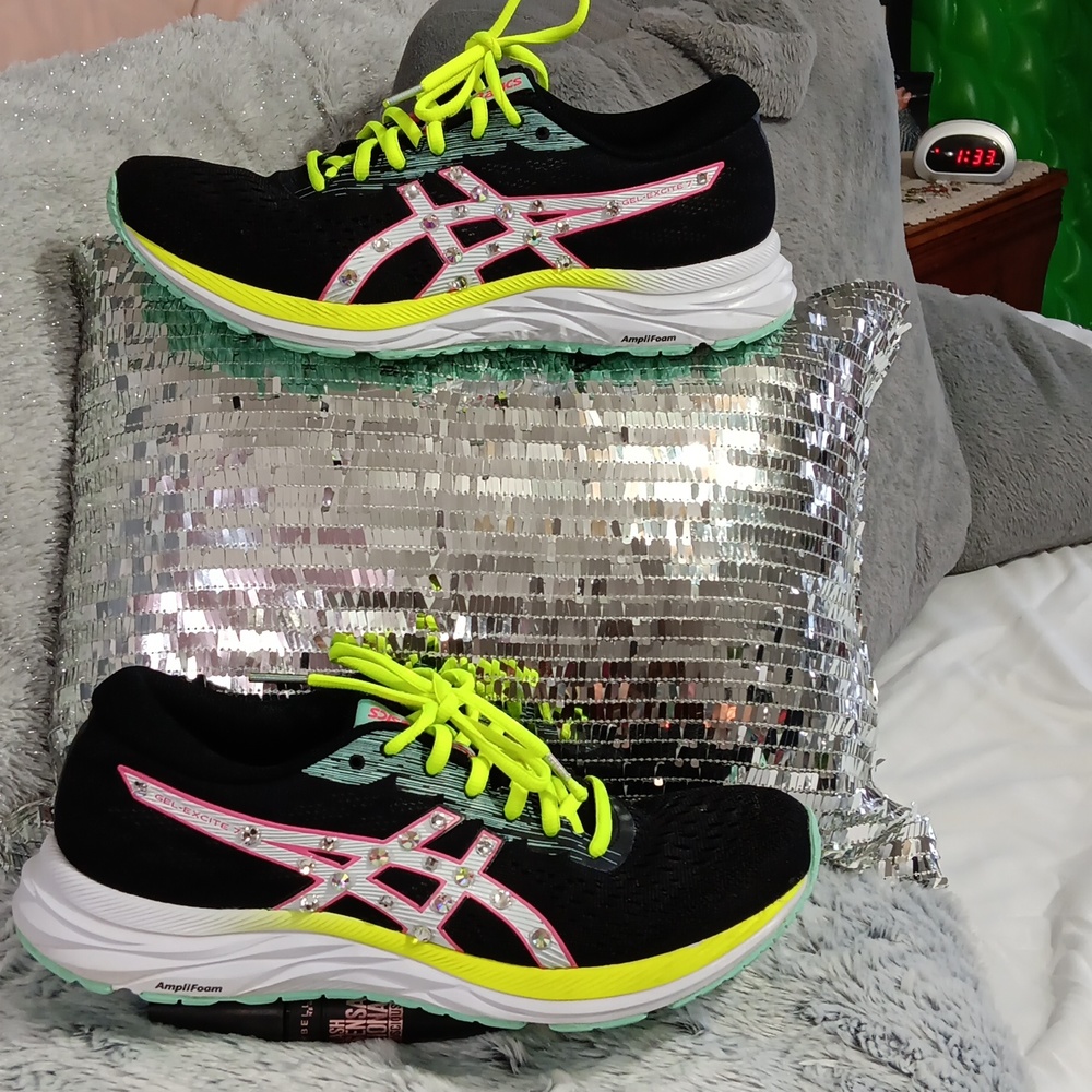 Asics womens shoes size 9 new w bling on sides!♥️